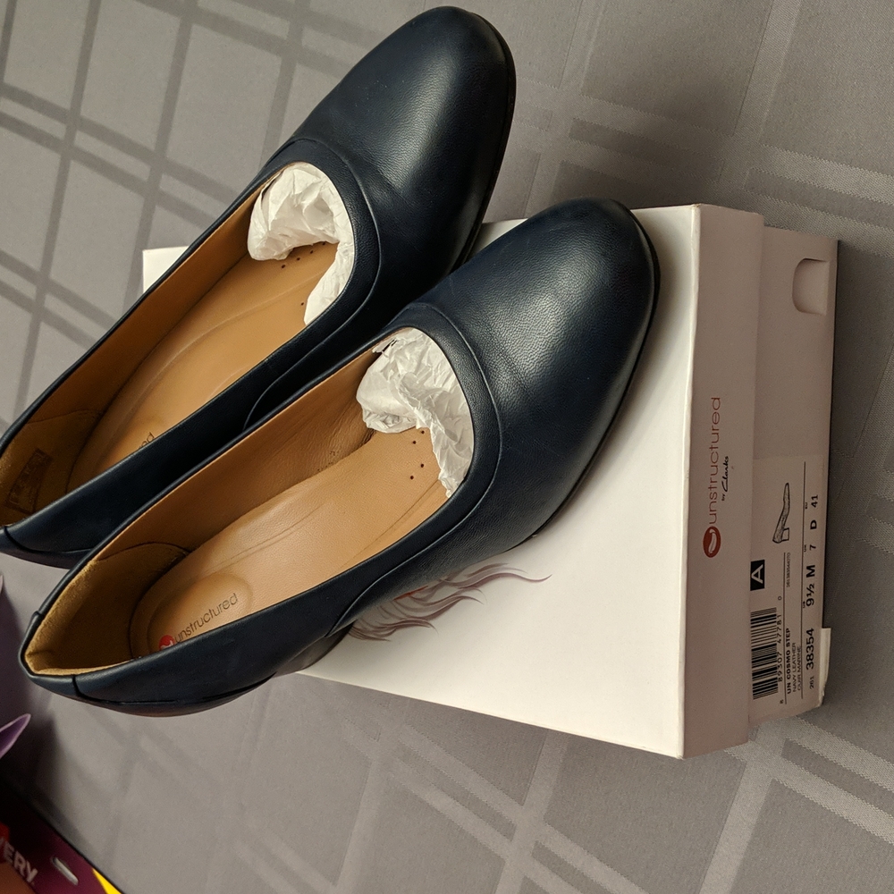 Clark's Unstructured Navy heels